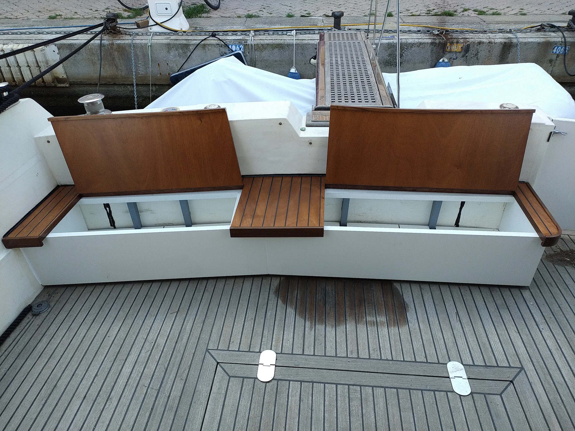 Banc coffre style yacht en bois noble