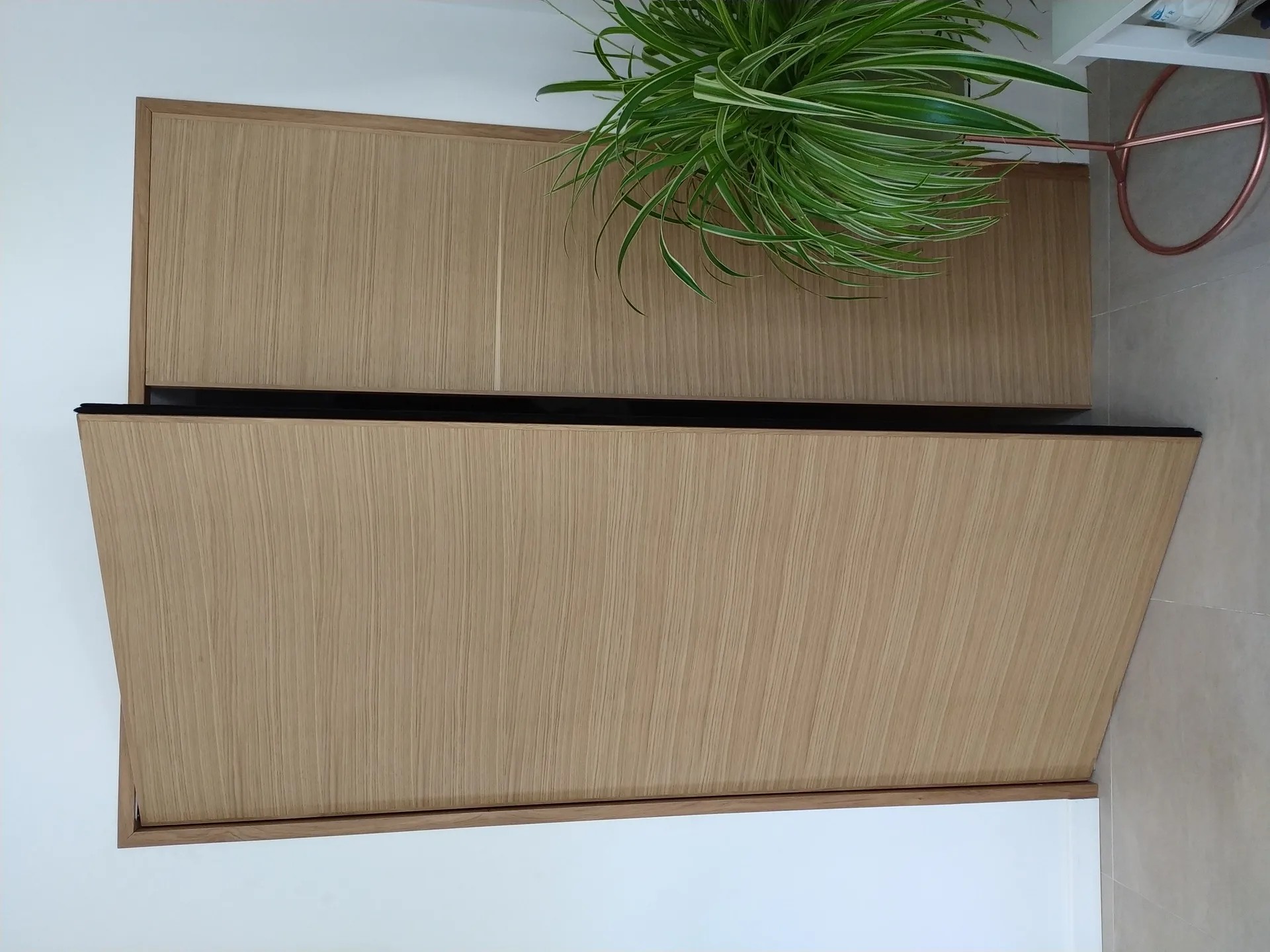 Porte sur pivot en chêne — menuiserie sur mesure